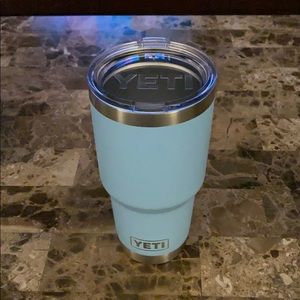 sky blue yeti tumbler 20 oz
